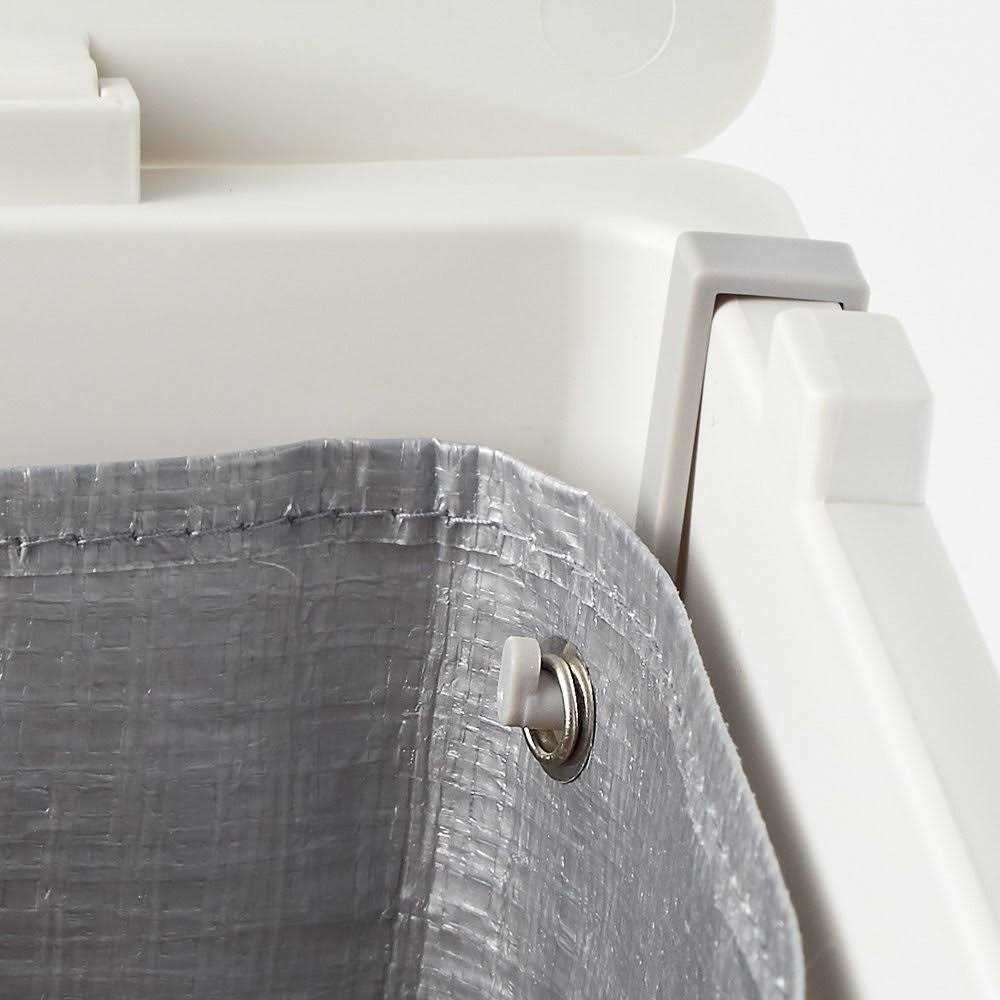 Flip Litter Box with Scoop and Reusable Liner Q38045