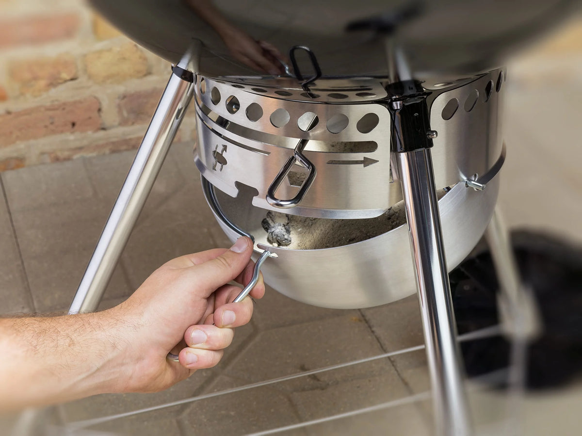 22 in. Charcoal Grill R319