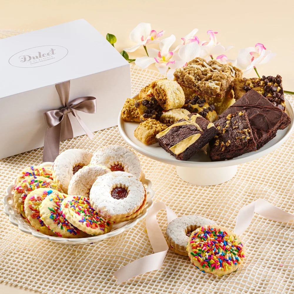 Assorted cookies gift basket with chocolate brownies, rugelach and crumb cake Y13672