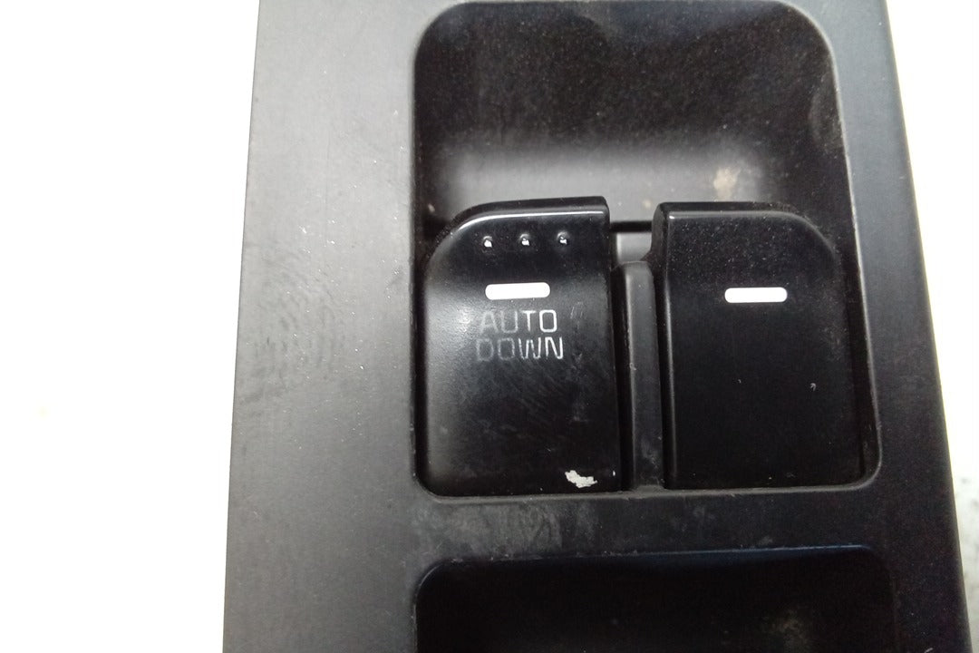 16 Kia Soul Drivers Master Door Lock and Window Switch C265971
