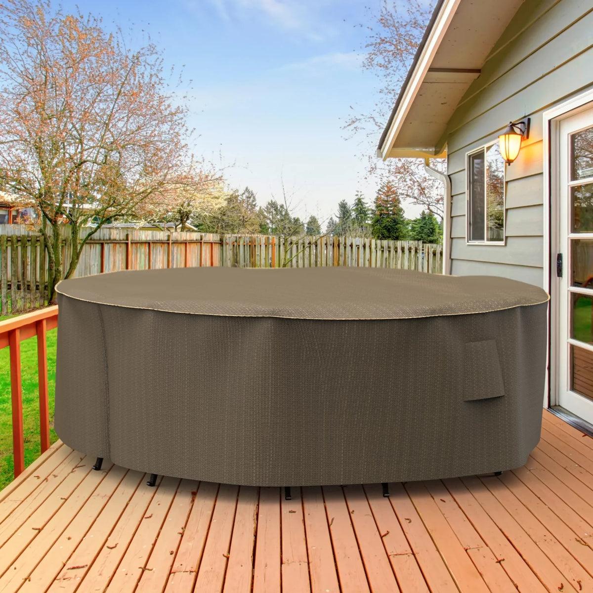 Black and Tan Patio Round Table/Chairs Cover S873283