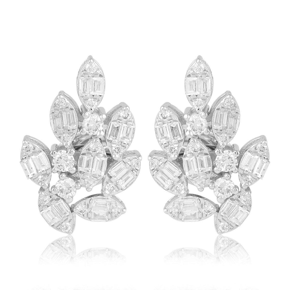 18k White Gold Diamond Stud Earrings E639250